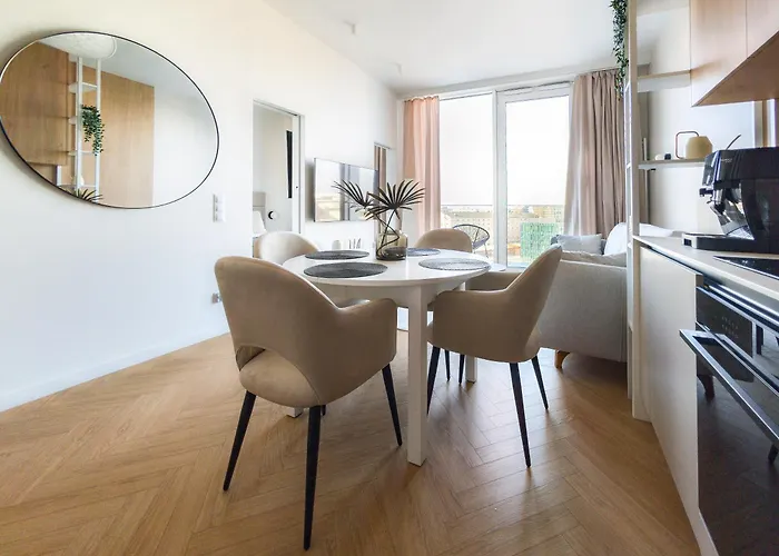 Rynek Luminous By Bookinghost